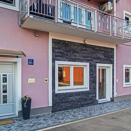 Apartments Sweet Home Otocac Exterior photo